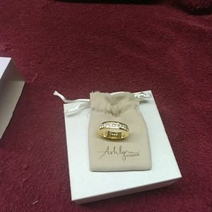 Ashlynn avenue Solare yellow gold ring size 7